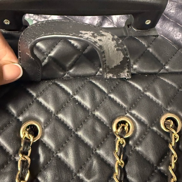 EUC Elegant Black Quilted Women\'s Carry On Travel Bag main image 6